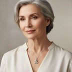 María™ - Collar con colgante en forma de perro